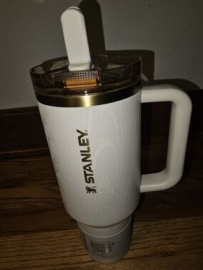 Stanley 40 Oz Flipstraw Birch Woodgrain White and Gold Tumbler With Handle